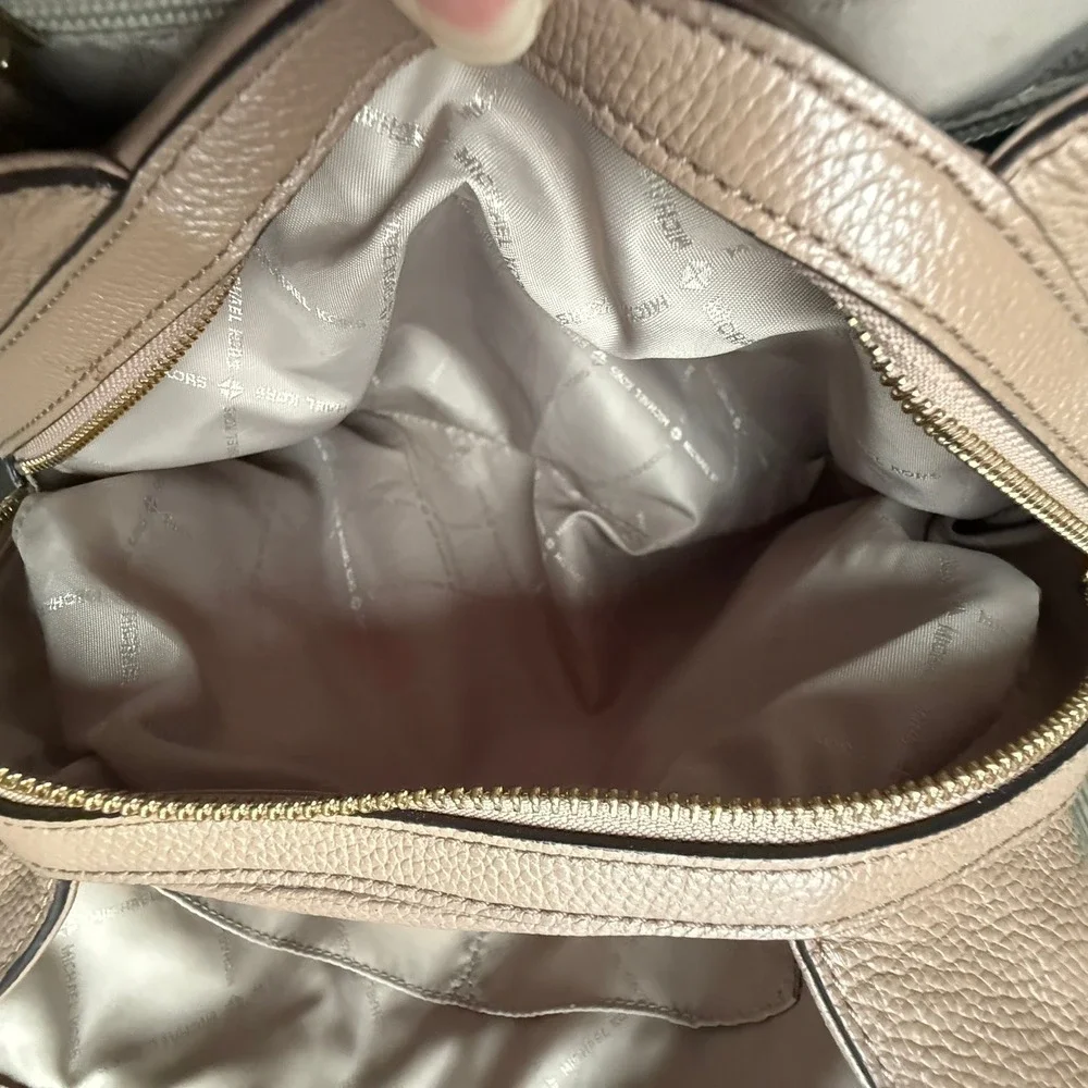 Michael Kors Leighton Satchel Shoulder Bag Gold Chain Camel Pebbled Leather Chic